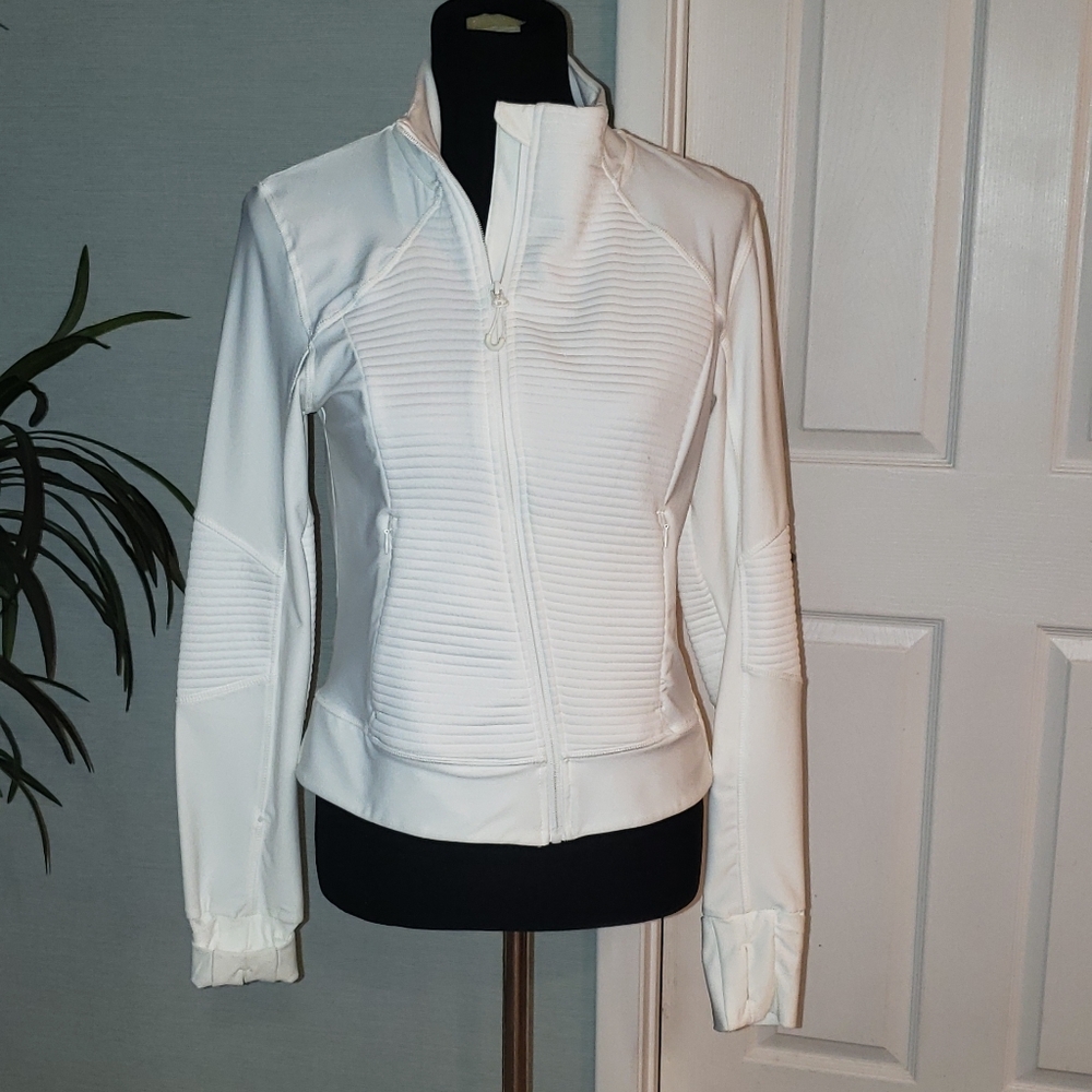 Bomber Jacket Cream, side pockets, zipper front. MONDETTA, med.